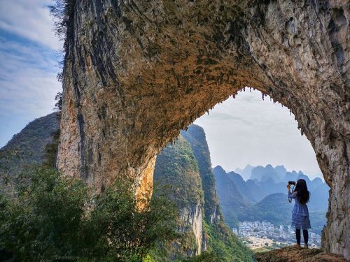 阳朔月亮山采风人