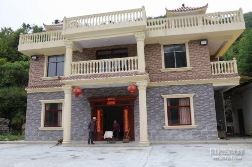 图14：全镇村民改善了居住环境，图为高山村民新建的小洋房    唐探峰摄