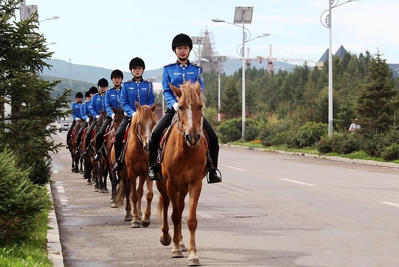 阿尔山女子骑警队