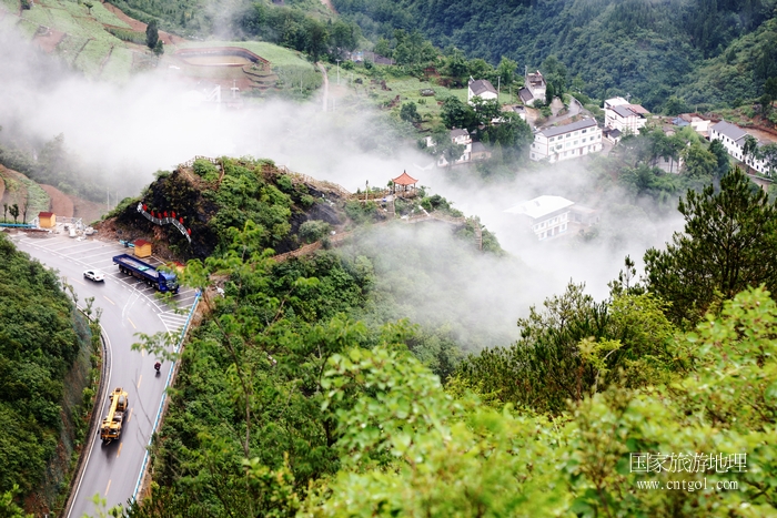 图7：天地人大融合仙境般的农家乐  唐探峰摄