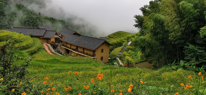 云蒸雾色民宿待游人