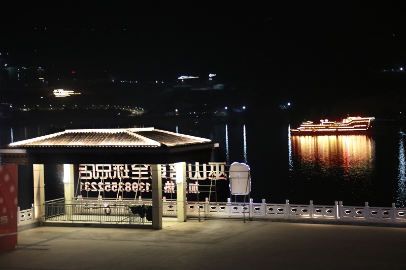 图5：国庆中秋“三国”画舫载嘉宾游客神游大宁湖观夜景  唐探峰摄