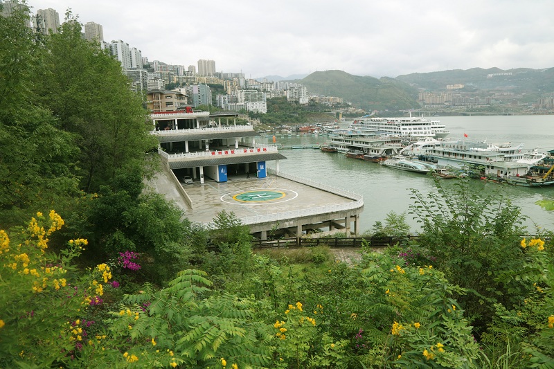 图1：神州通航巫山基地位于旅游接待中心即旅游码头  唐探峰摄