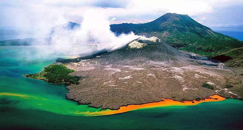 巴布亚新几内亚拉包尔火山风光