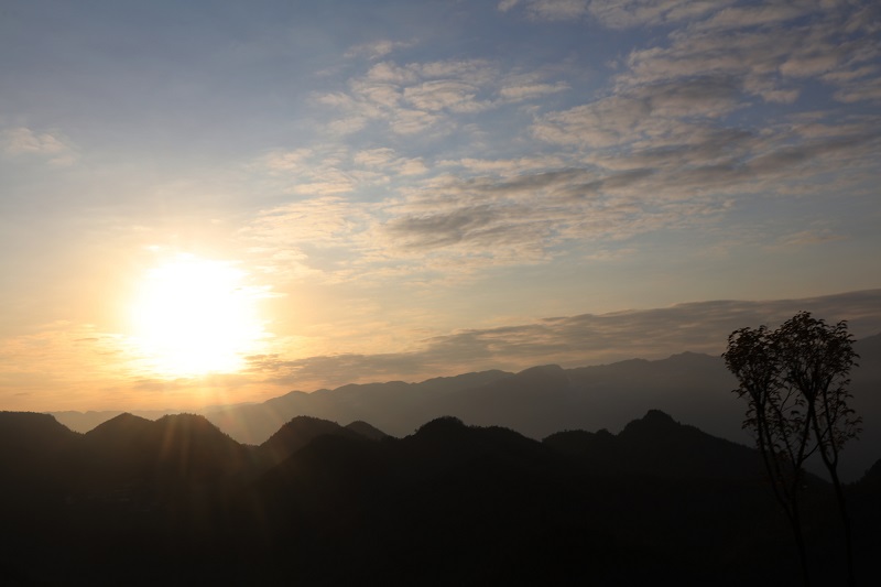 图7：丽日照雪山   唐探峰摄于建平乡云台村