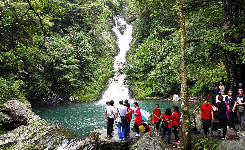 井冈山瀑布风景区游人