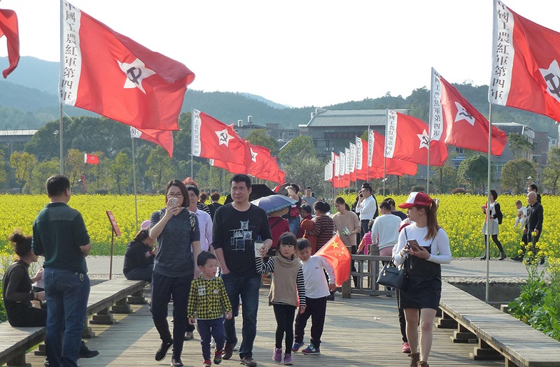 上杭古田会议旧址油菜花开游人醉