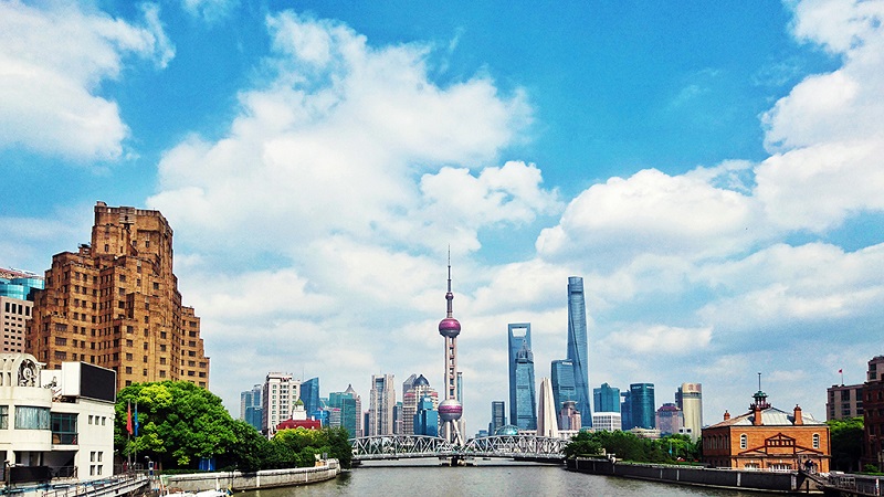 外滩上海大厦与外白渡桥
