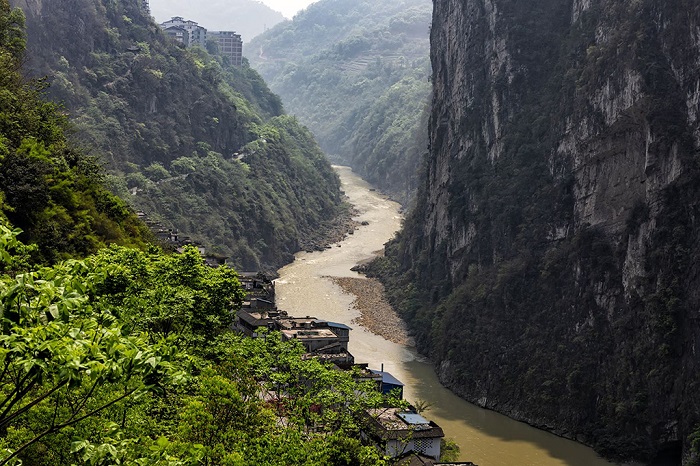 豆沙关峡谷风光