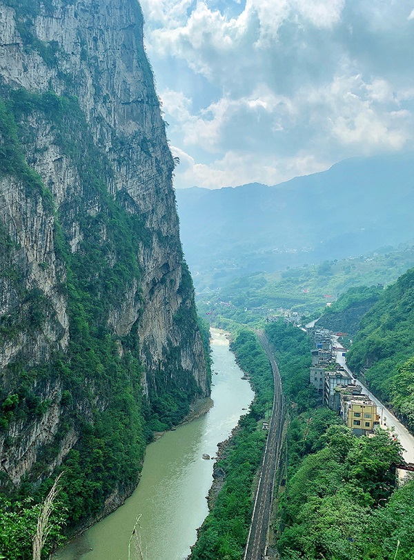 美丽的盐津关河峡谷风光