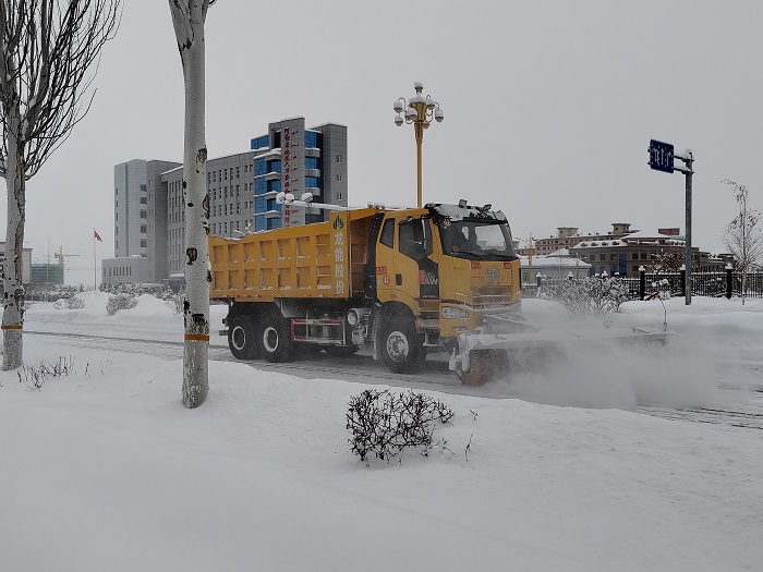 扫雪机械。