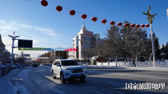 刚被清理过的阿勒泰地区阿勒泰市解放路。